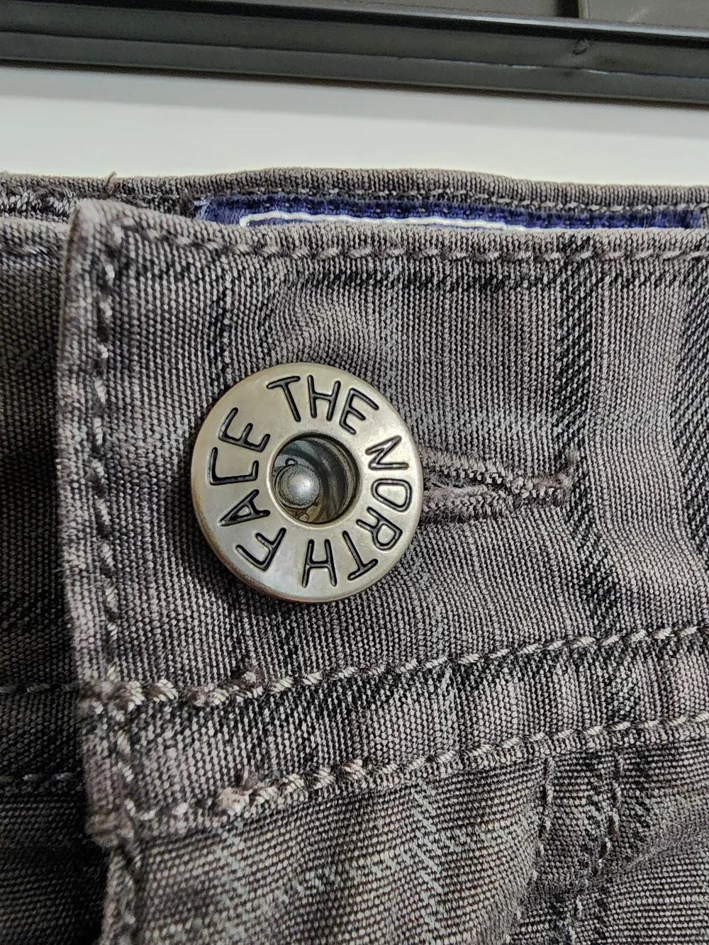 The North Face Men's 32 Gray Plaid Ripstop Cargo Hiking Shorts CWZ5